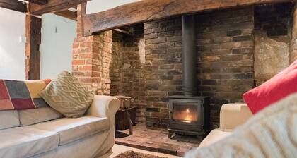 Walnut Tree Cottage - romantic cottage by Bloom Stays in the beautiful Kent countryside