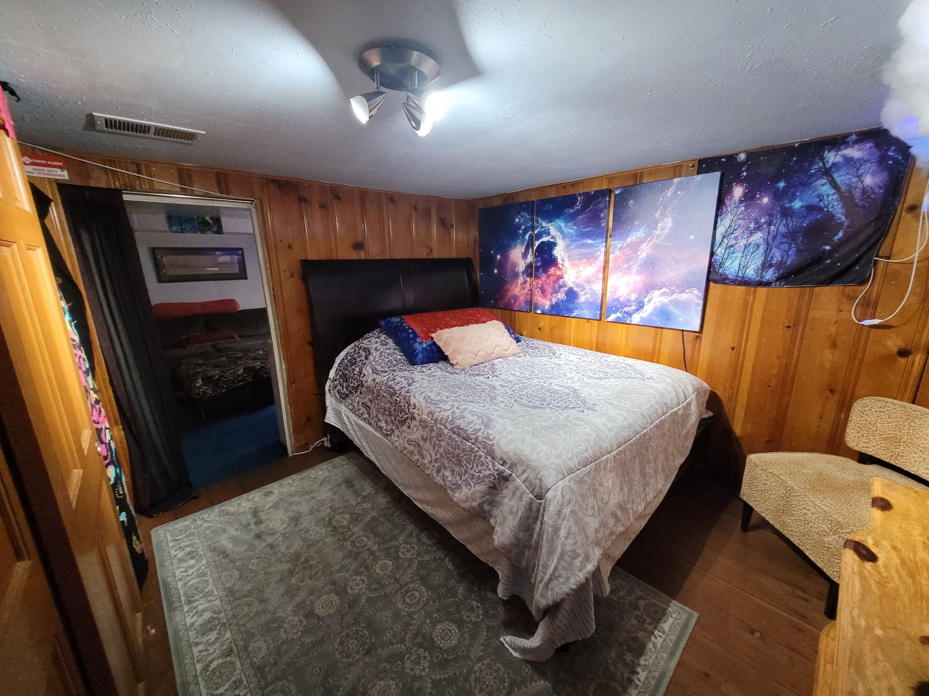 1 Schlafzimmer, Betten mit Memory-Foam-Matratzen, Schreibtisch