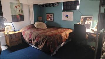 1 slaapkamer, bedden met traagschuimmatras, een bureau