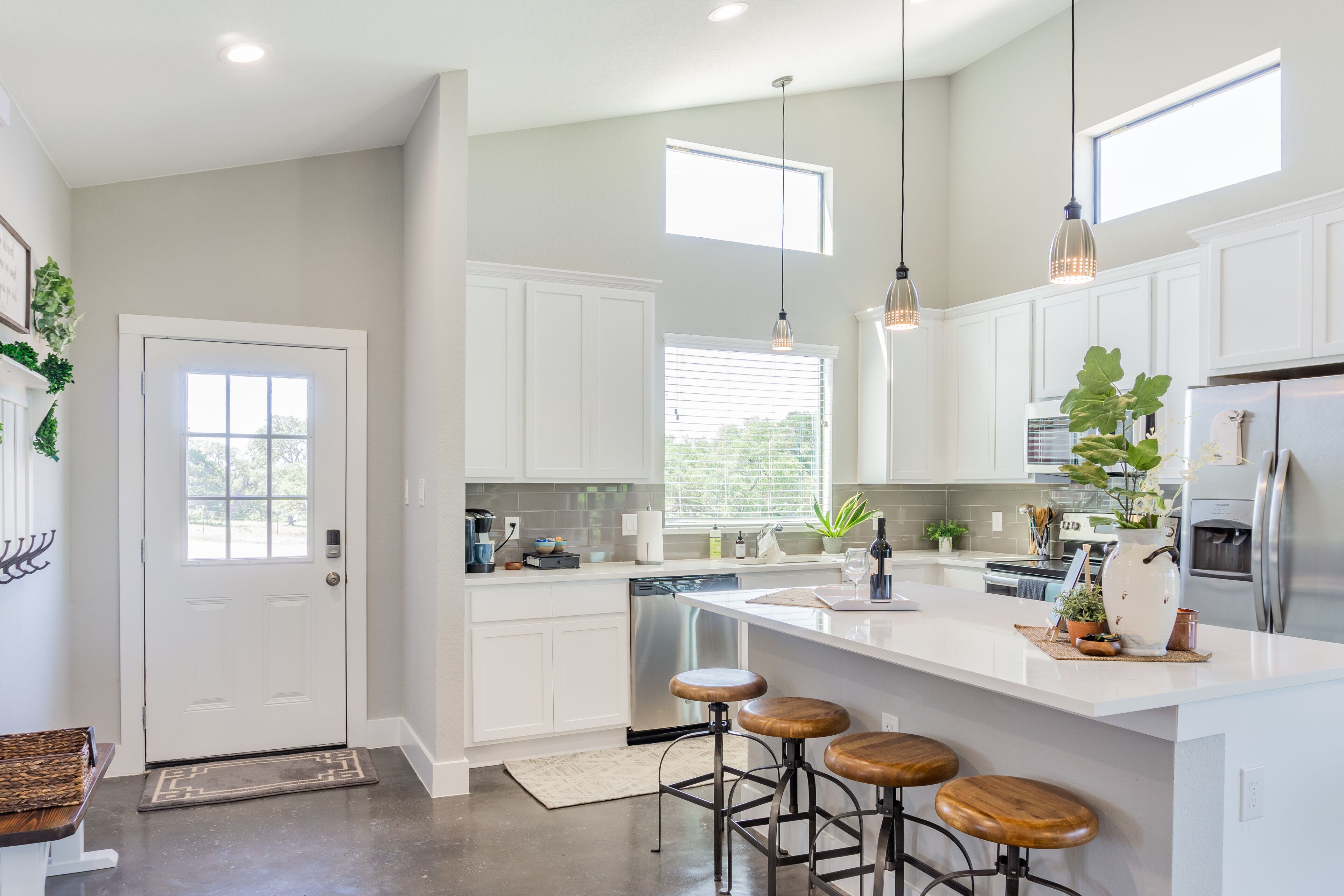 Refrigerador, microondas, horno, placa de cocina