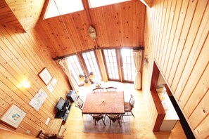 Individually decorated, individually furnished, desk, laptop workspace - Yamanaka-lake log house HS2 (Yamanakako)