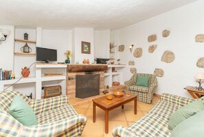 TV, fireplace, stereo