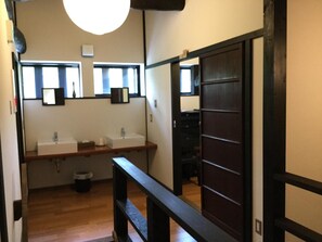 Free toiletries, hair dryer, slippers, towels - Honmachi Juku (Hikone)