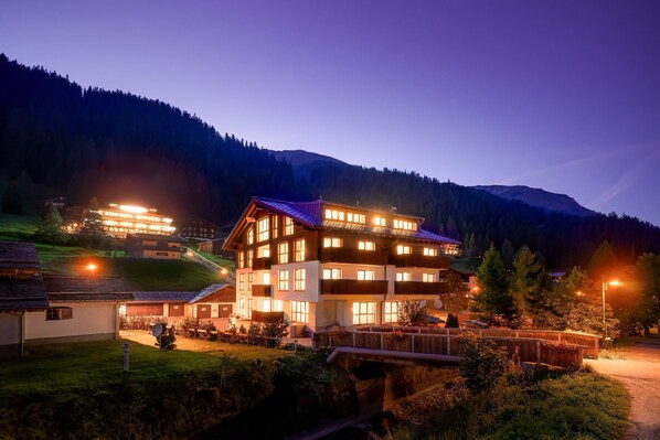 المنشأة من الخارج