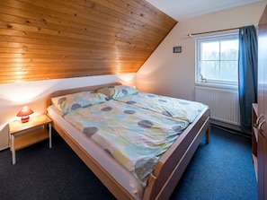 3 bedrooms, desk, WiFi