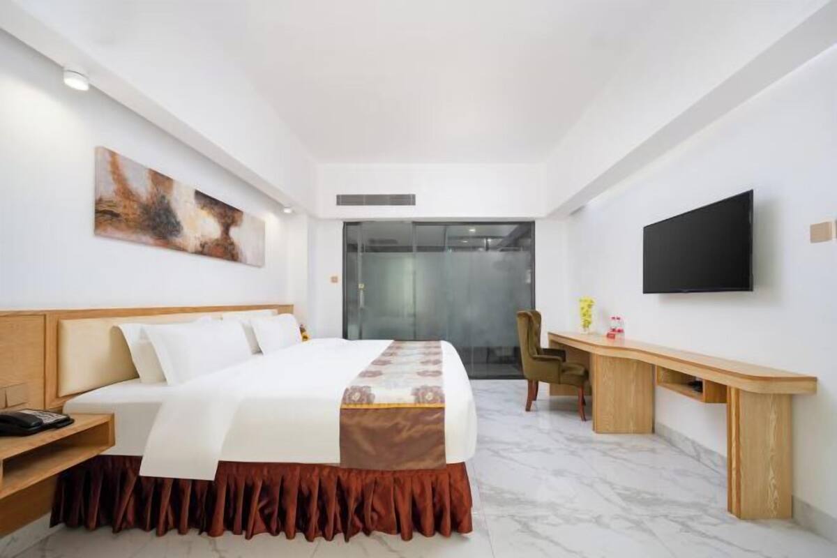 1 bedroom, minibar, desk, blackout drapes