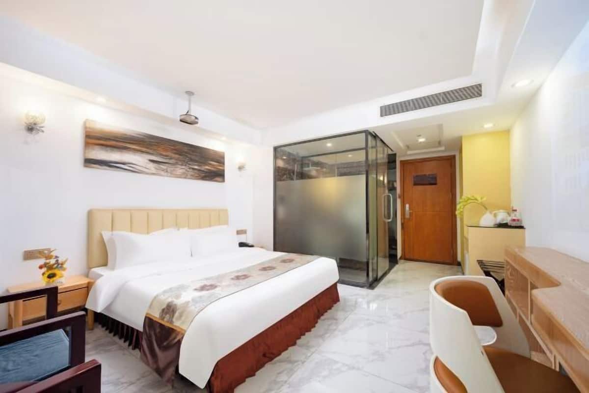 1 bedroom, minibar, desk, blackout drapes