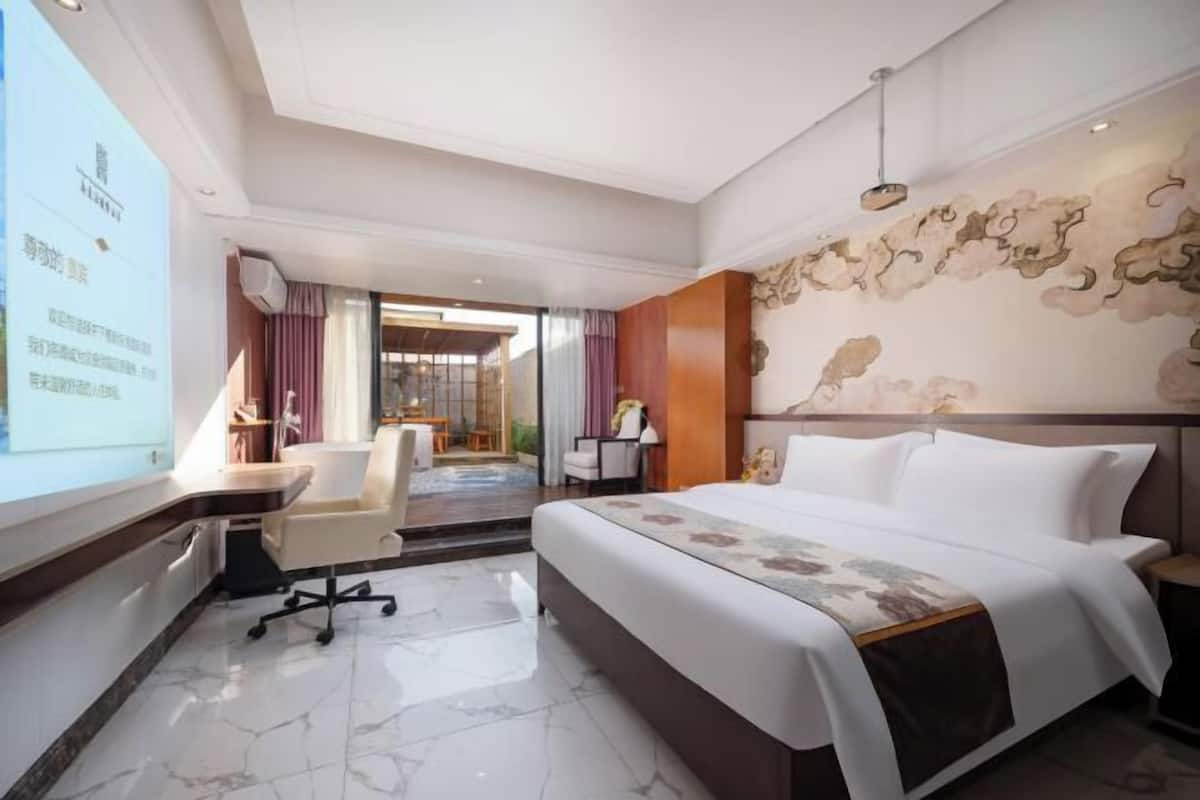 1 bedroom, minibar, desk, blackout drapes