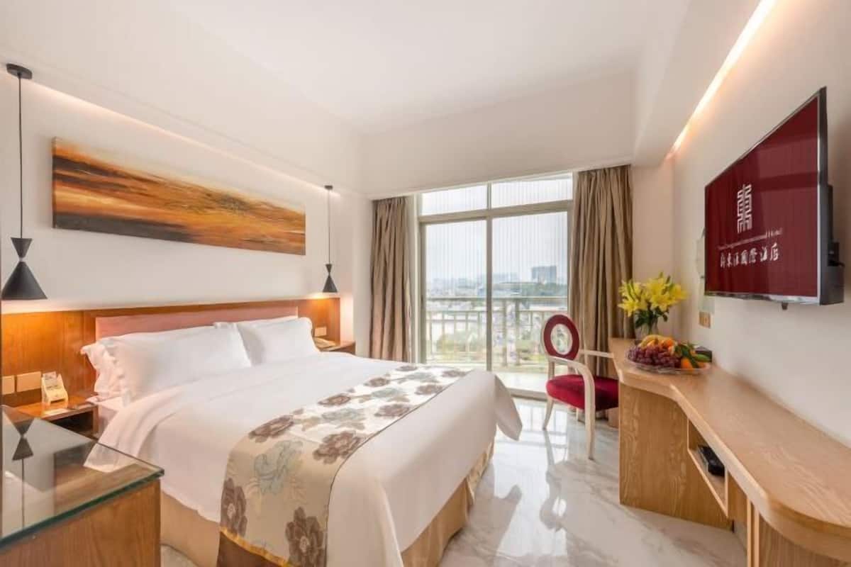 1 bedroom, minibar, desk, blackout drapes