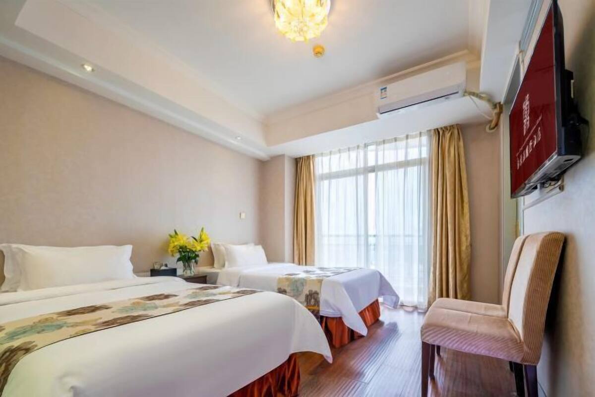 Minibar, desk, blackout curtains, free WiFi