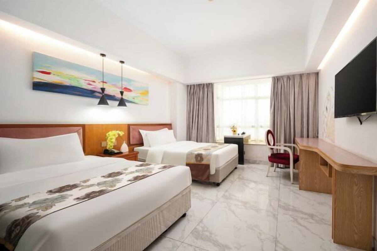 1 bedroom, minibar, desk, blackout drapes