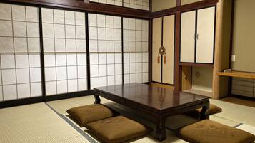 1 bedroom, desk, laptop workspace, free WiFi