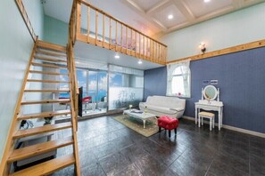 浪漫复式 (H - 2F / Blue) | 起居区 | 平板电视、加热地板