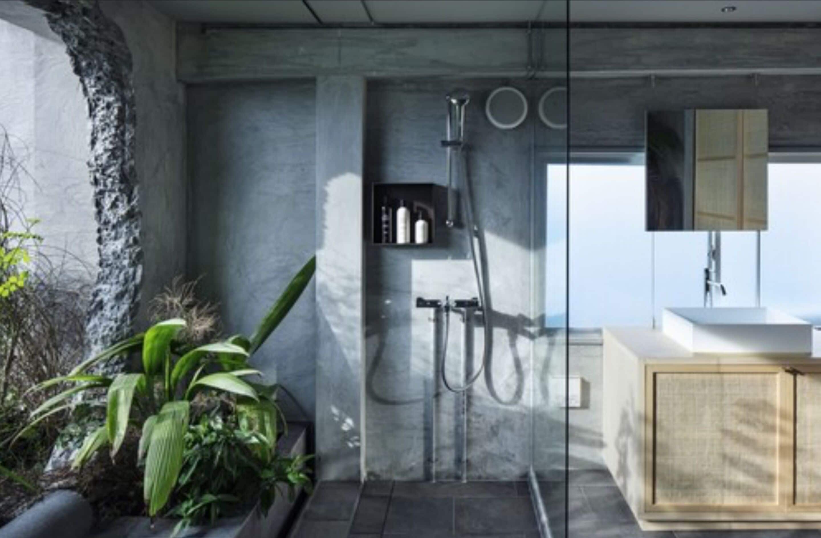 Quarto (301) | Banheiro | Produtos de toalete de grife, secador de cabelo, chinelos 