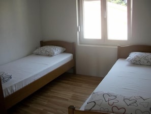 2 habitaciones, tabla de planchar con plancha y wifi