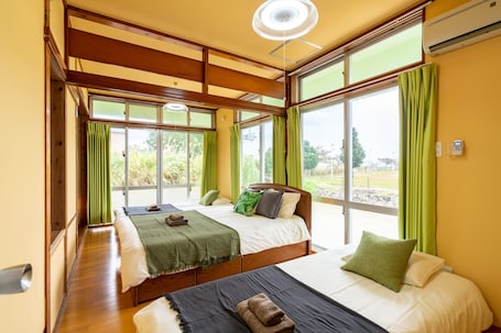Executive Suite | 5 bedrooms, blackout drapes, iron/ironing board, free WiFi