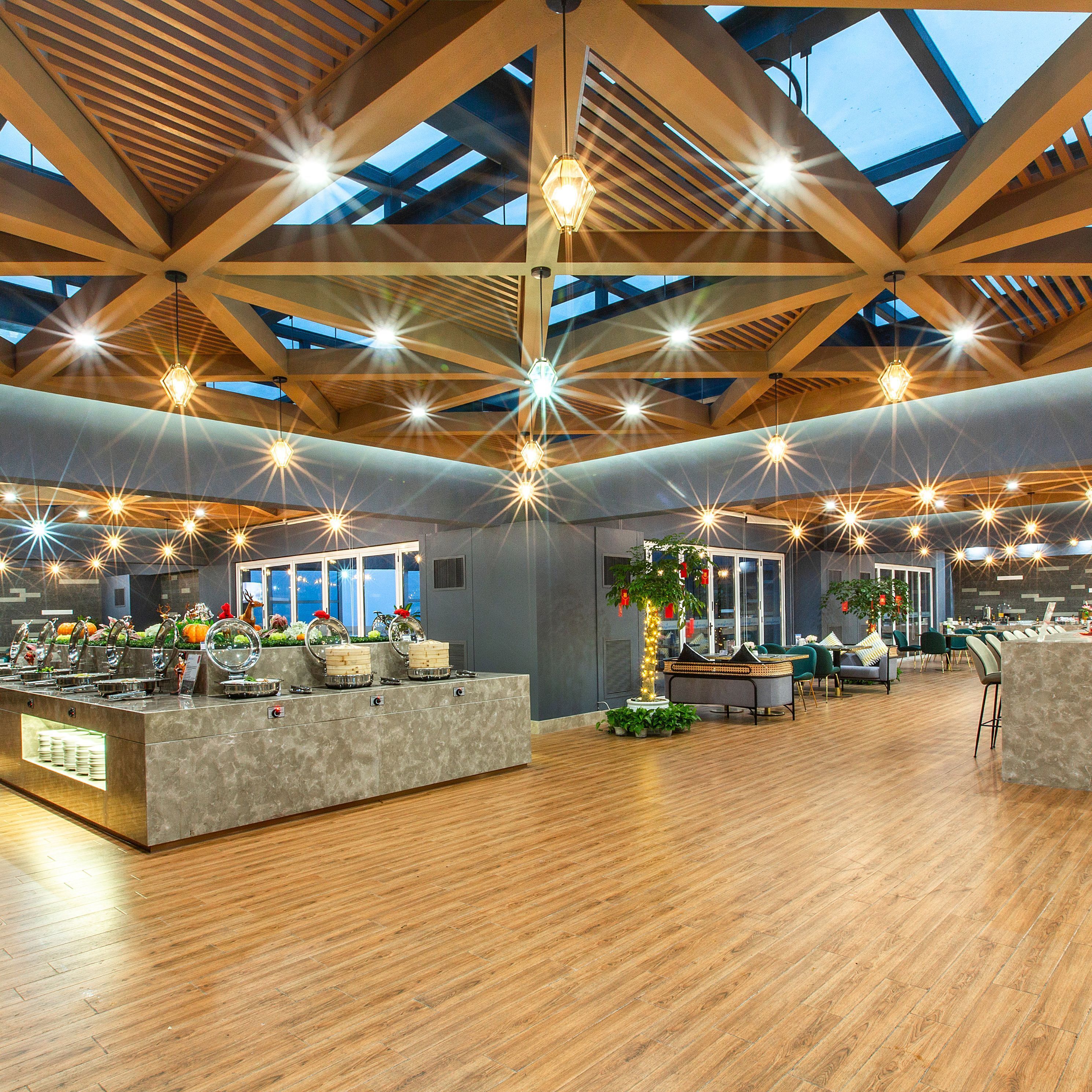 Daily local cuisine breakfast (CNY 58 per person)