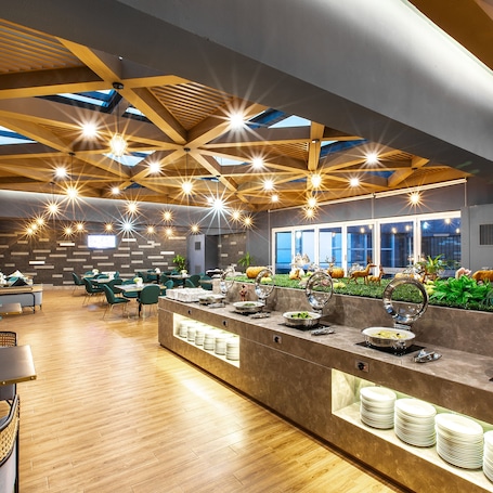 Daily local cuisine breakfast for a fee. Lily's Hotel Hangzhou