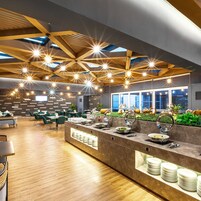 Se ofrece un desayuno típico de la región (58 CNY por persona)