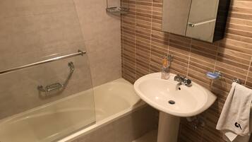 Ensemble douche/baignoire, bidet