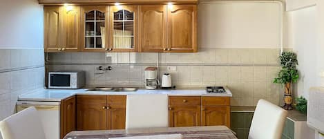 Fridge, microwave, coffee/tea maker, toaster