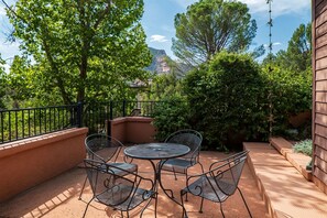 屋外ダイニングエリア