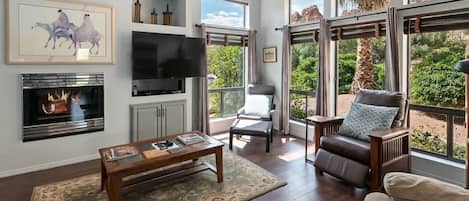 Televisión, chimenea y oficina