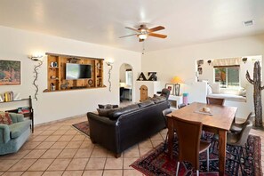 TV, DVD player, offices - Charming Home Surrounded by Forest! Little Spirit (Sedona)