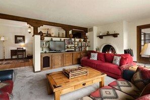TV, fireplace, DVD player, offices