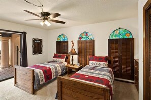 3 Schlafzimmer, Schreibtisch, Bügeleisen/Bügelbrett, kostenloses WLAN