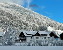Fachada de la propiedad