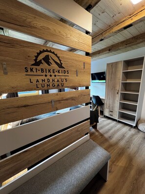 Comfort Apartment, 2 Bedrooms, Non Smoking, Balcony | Desk, free WiFi