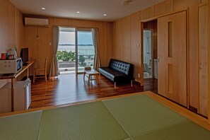 Habitació (Japanese Western Style) | Sala d'estar | Televisor de pantalla plana 