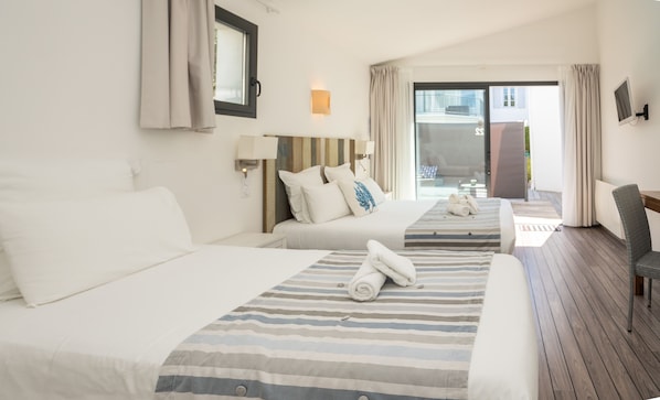 Triple Room, Terrace | 1 bedroom, desk, laptop workspace, free WiFi
