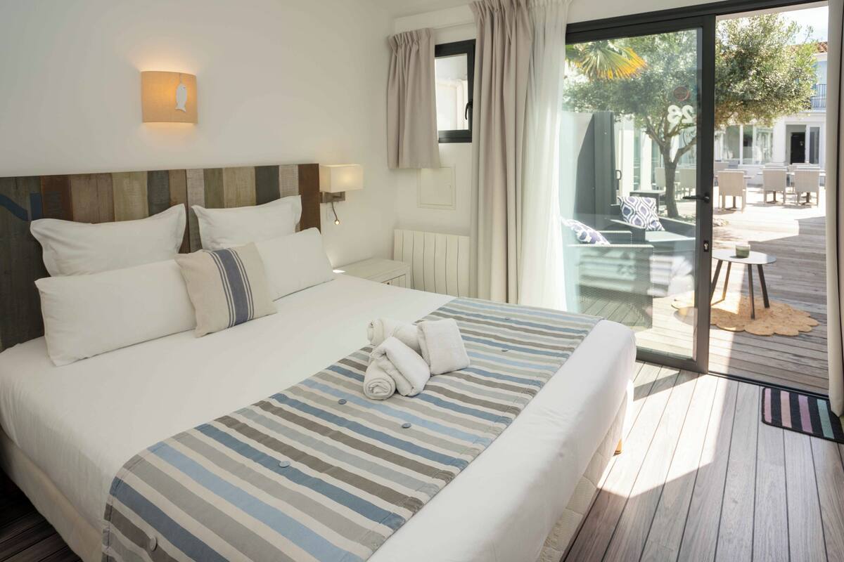 deluxe room | 1 bedroom, desk, laptop workspace, free wifi