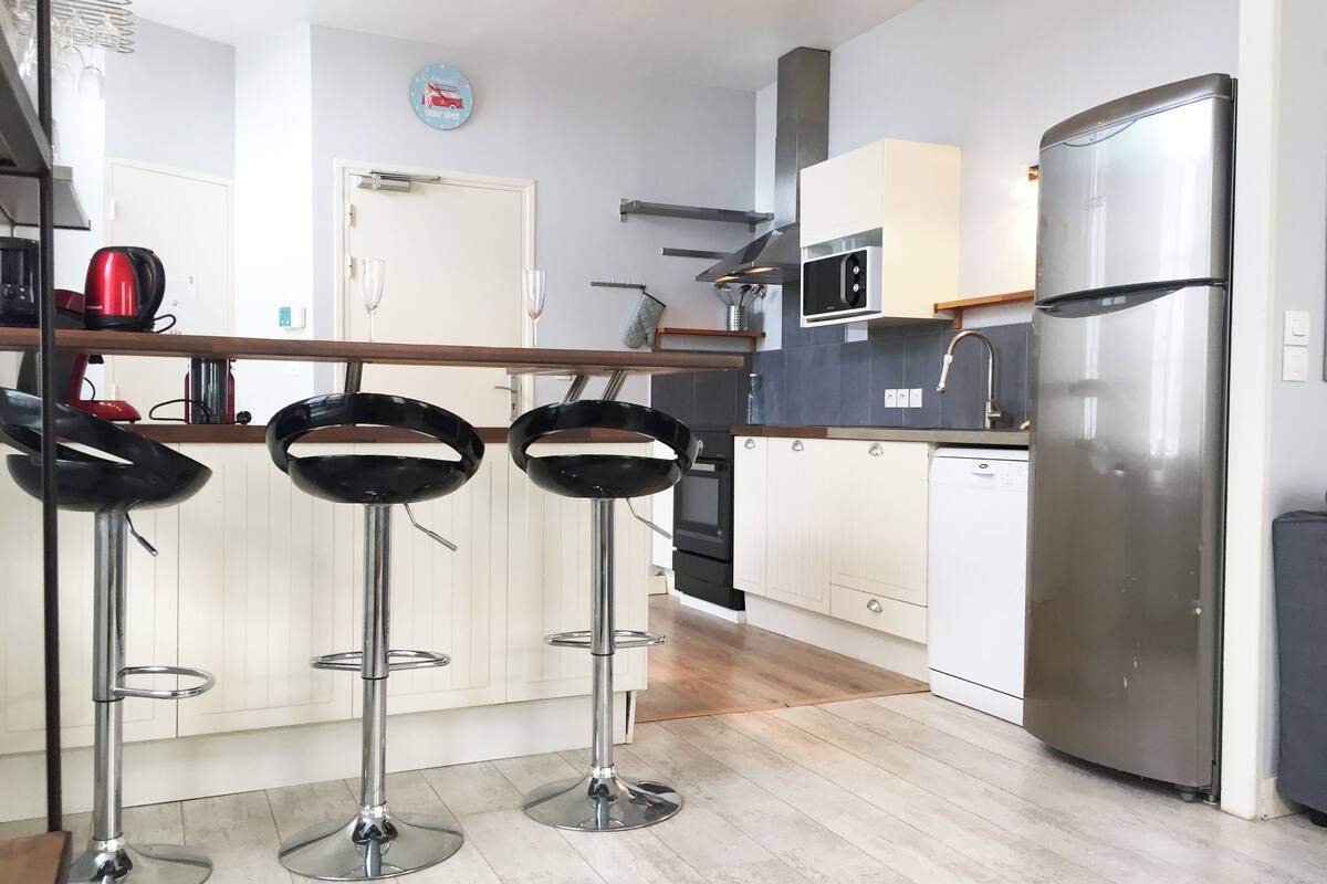 apartment | private kitchen | coffee/tea maker, electric kettle, high chair