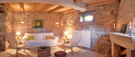 Fernseher, Kamin, DVD-Player, Stereoanlage