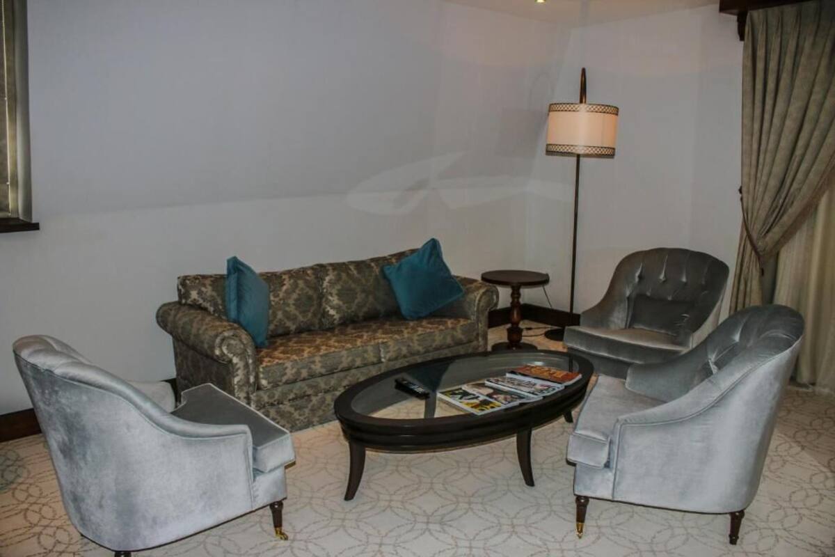 Business Suite | Minibar, free WiFi, bed sheets