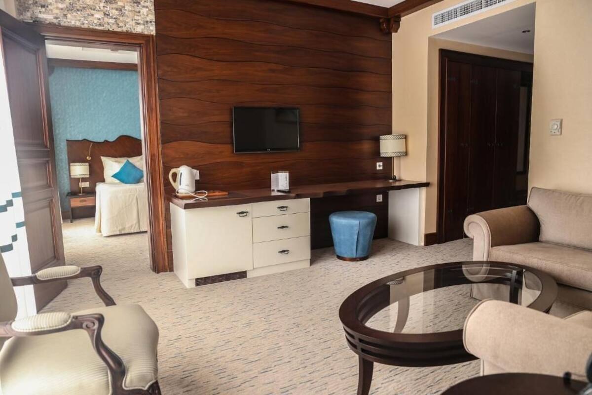 Corner Suite | Minibar, free WiFi, bed sheets