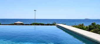 Diamond Sea View Artemida near to the Airport 