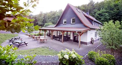 Grosses Ferienhaus für 2 Familien mit Sauna, Whirlpool, Kino, Bar und Billard