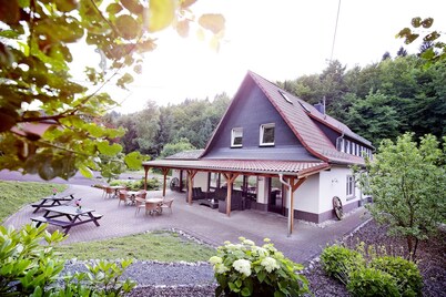Grosses Ferienhaus für 2 Familien mit Sauna, Whirlpool, Kino, Bar und Billard