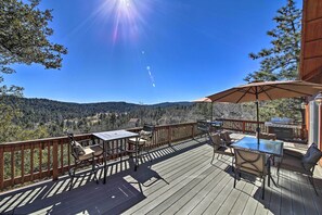 Outdoor dining - Mountain Gem w/ Game Room, 5 Mi to Lake Arrowhead! (Lake Arrowhead)