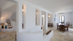 Villa Familiale, 6 chambres, vue plage | Coin séjour | Télévision à écran plat, cheminée, Netflix, lecteur de DVD