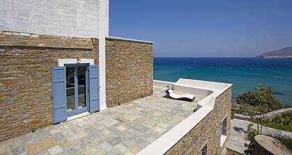 Seaside luxury villa by VillaRentalsgr