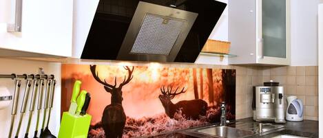 Kjøleskap, mikrobølgeovn, ovn og oppvaskmaskin