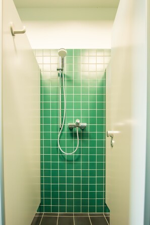 Shared bathroom - NEOHOSTEL Berlin (Berlin)