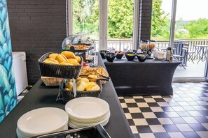 Free daily continental breakfast 