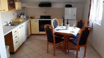 Fridge, oven, dishwasher, toaster