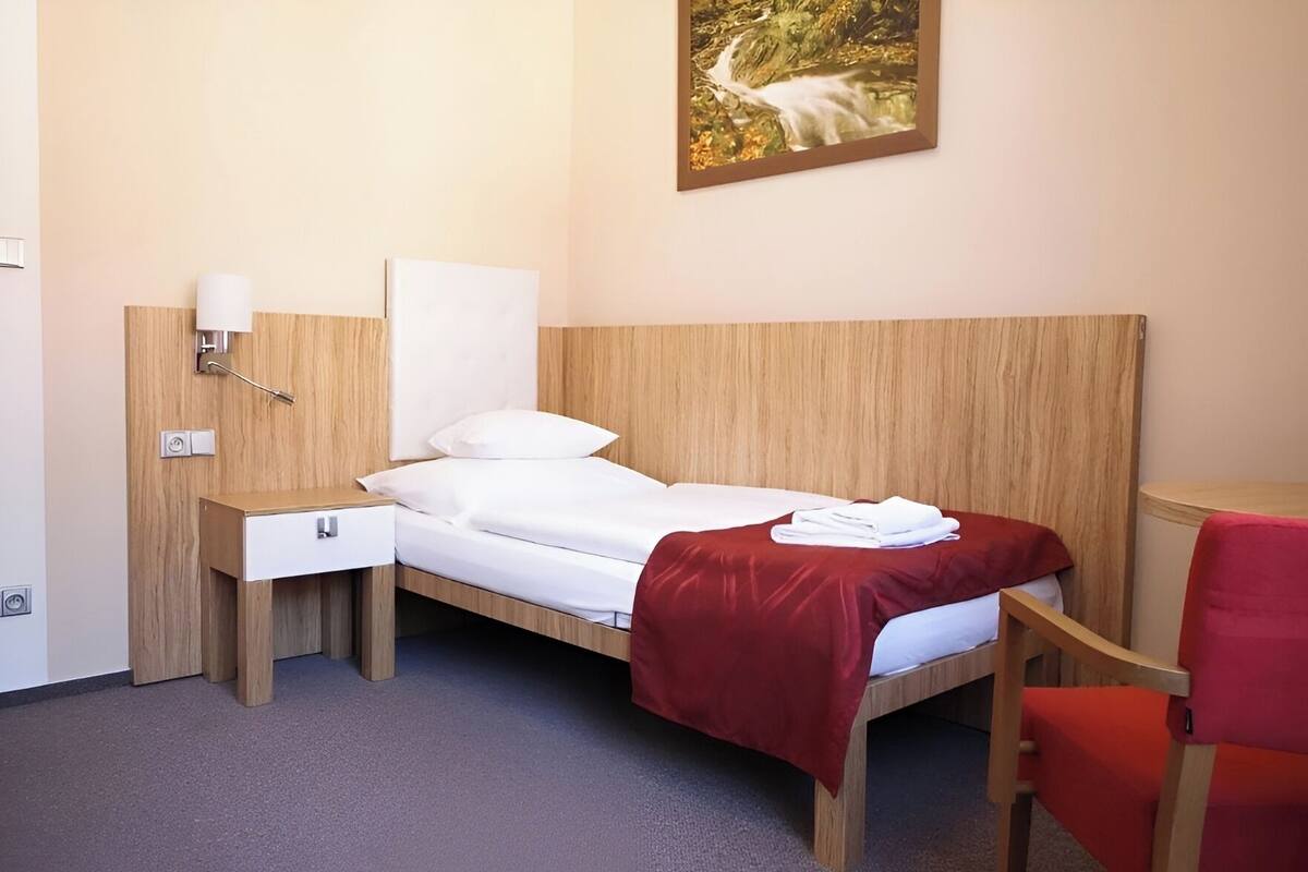 In-room safe, desk, blackout drapes, WiFi (free)